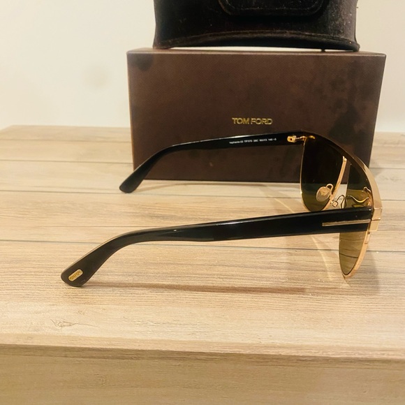 UNISEX Tom Ford Gold and Black Aviator Sunglasses - Picture 4 of 8